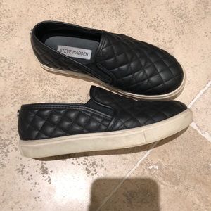 Steve Madden Shoes - Steve Madden black quilted slip on sneakers sz 5.5 Steve Madden Shoes - Steve Madden black quilted slip on sneakers sz 5.5
